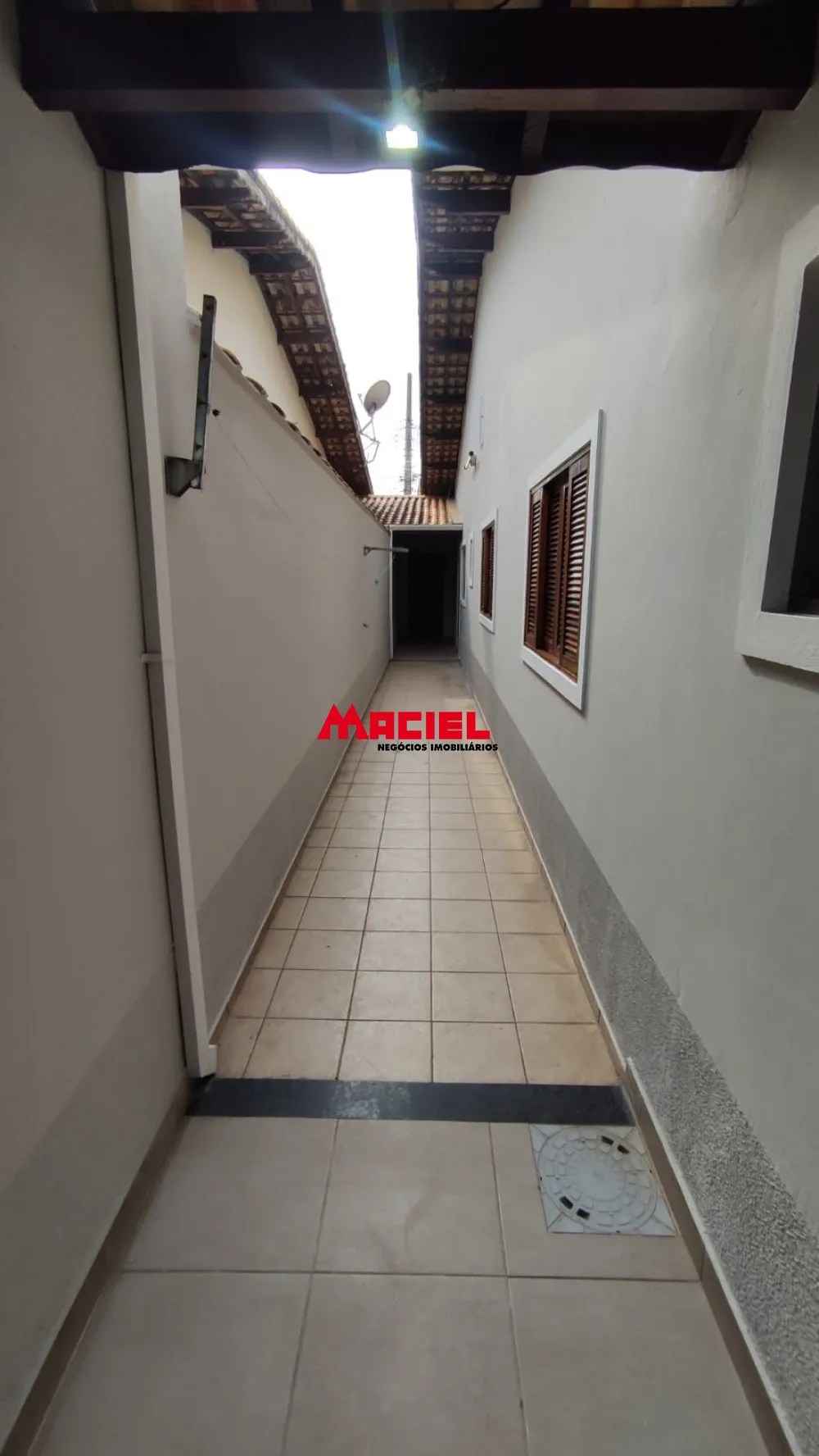 Alugar Casa / Padrão em São José dos Campos R$ 1.120,02 - Foto 4