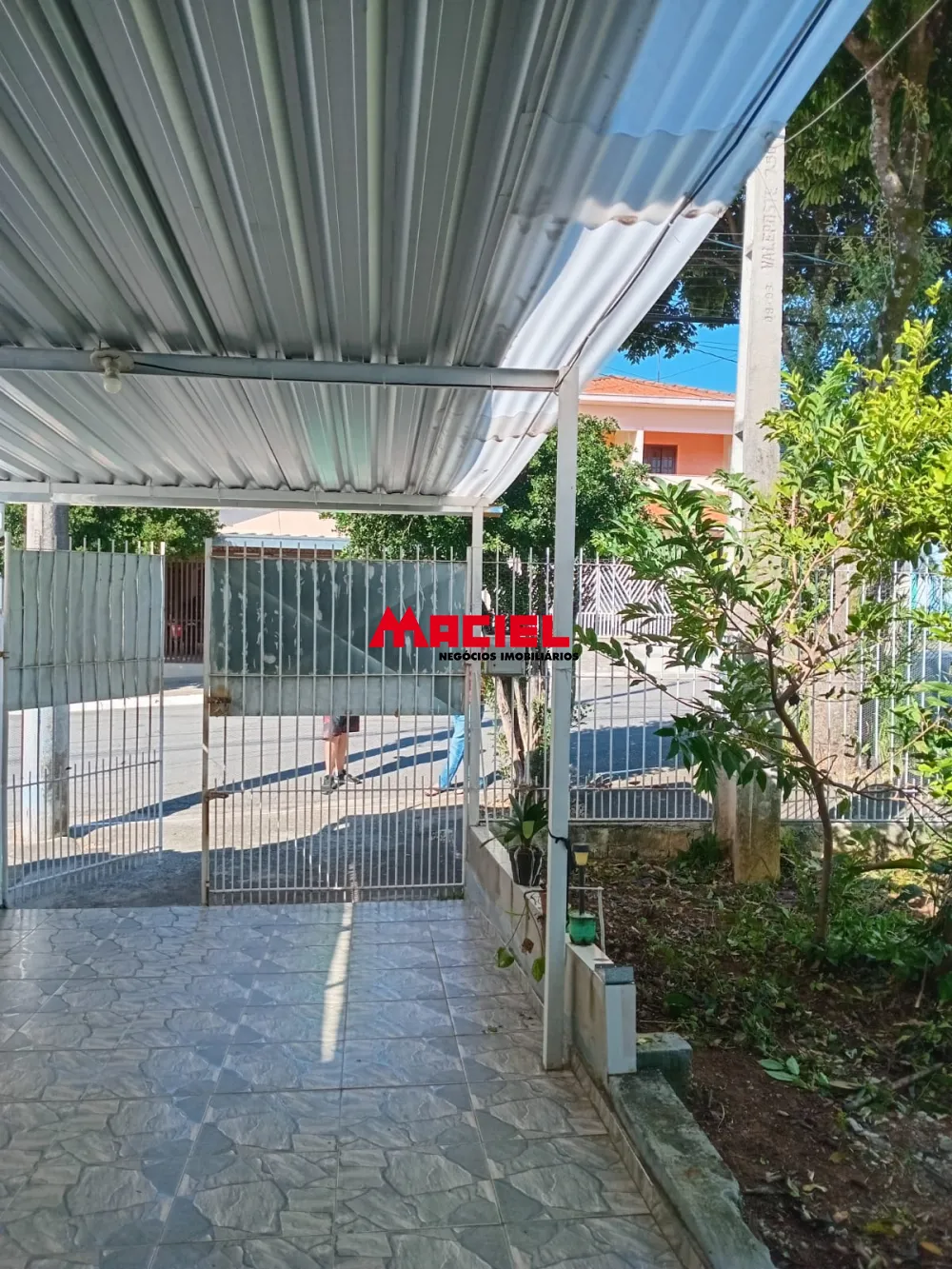 Alugar Casa / Padrão em São José dos Campos R$ 2.000,00 - Foto 1