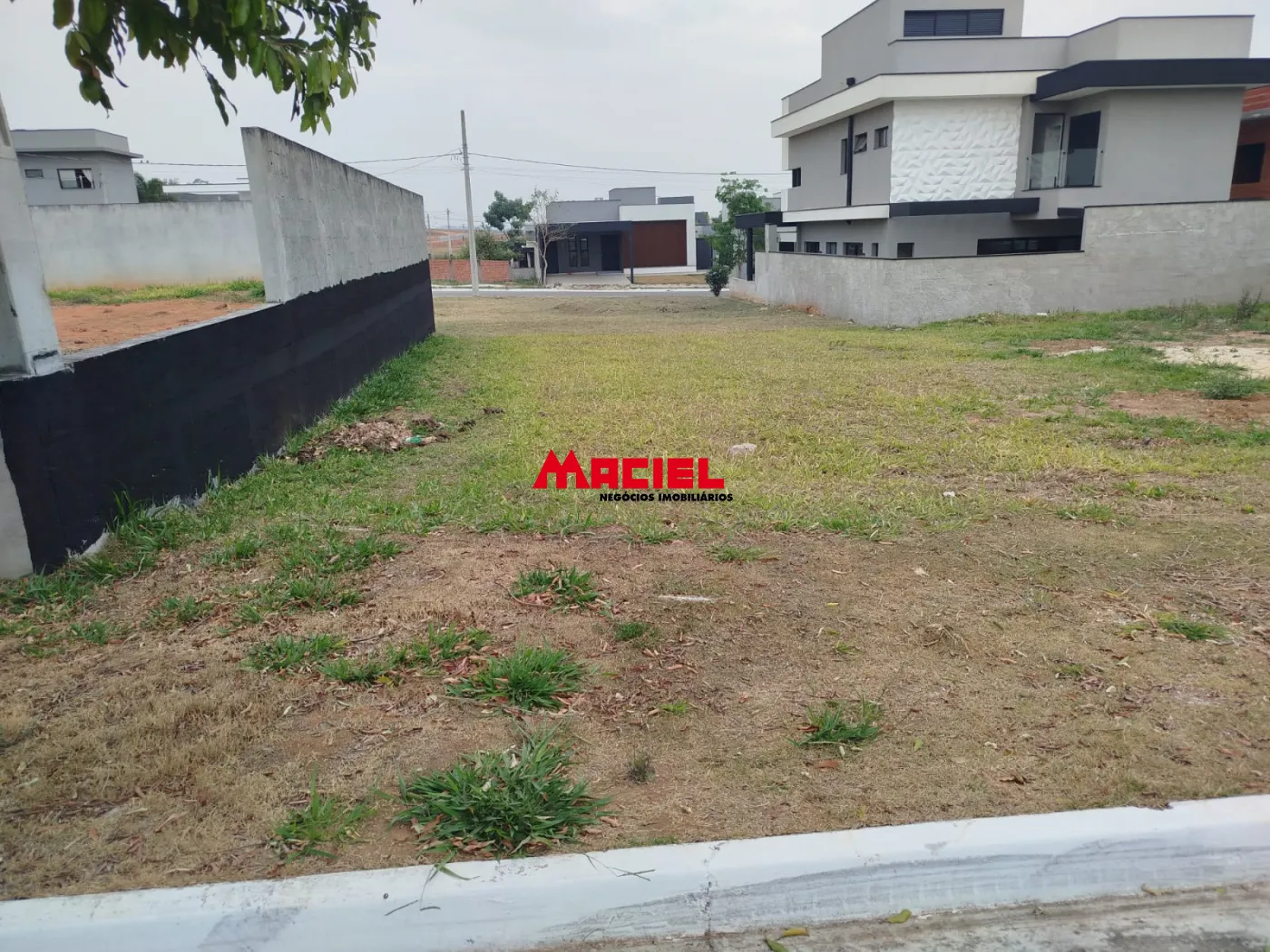 Comprar Terreno / Condomínio em São José dos Campos R$ 420.000,00 - Foto 1