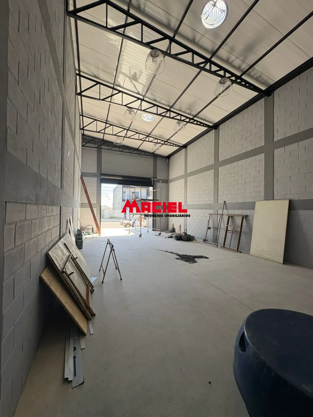 Alugar Comercial / Galpão em São José dos Campos R$ 4.500,00 - Foto 1