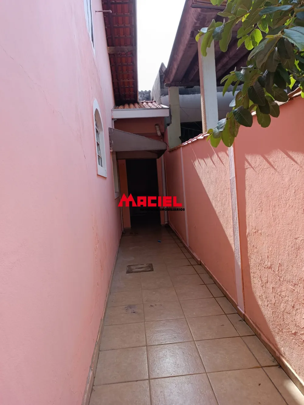 Alugar Casa / Padrão em São José dos Campos R$ 2.400,00 - Foto 1