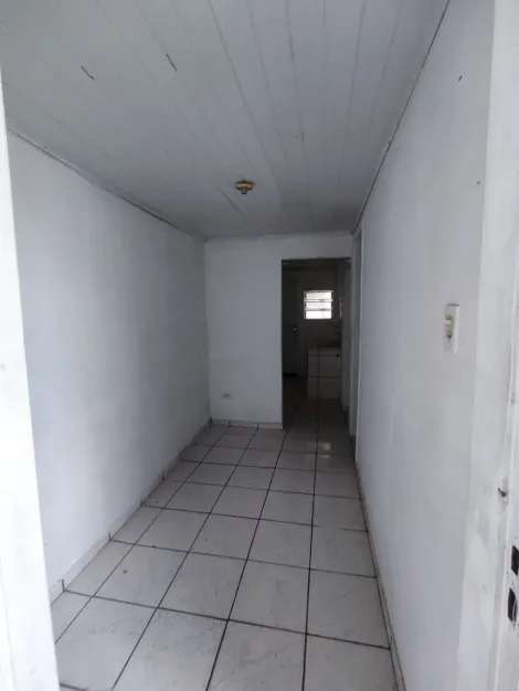 Alugar Casa / Padrão em São José dos Campos. apenas R$ 639,10