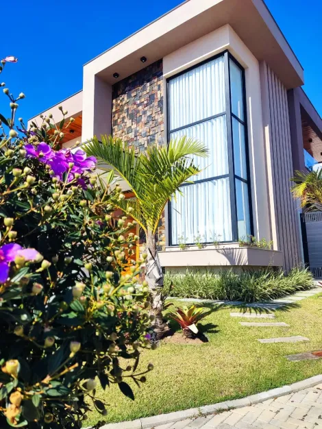 imagem 2 - Casa de Alto Padrão no Condomínio Aruanã , São José dos Campos-Linda casa de esquina imagem 2 - Casa de Alto Padrão no Condomínio Aruanã , São José dos Campos-Linda casa de esquina
