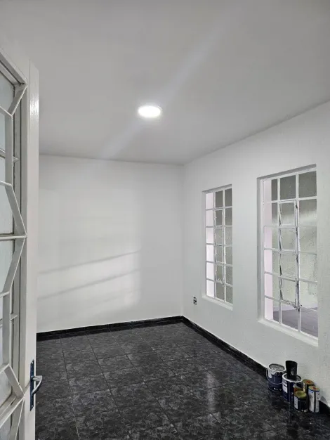 imagem 1 - casa com dois quartos garagem coberta ,recem refomada próxima comercio em geral ,rua sem saida . imagem 1 - casa com dois quartos garagem coberta ,recem refomada próxima comercio em geral ,rua sem saida .