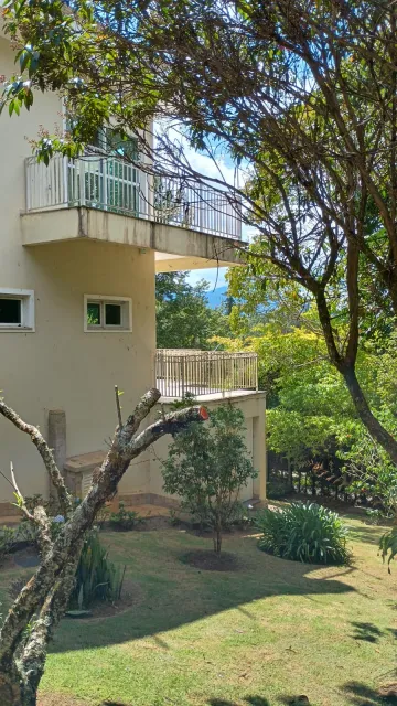 imagem 2 - Linda chácara em condomínio fechado, com muito verde, bosque, cachoeiras, lago imagem 2 - Linda chácara em condomínio fechado, com muito verde, bosque, cachoeiras, lago