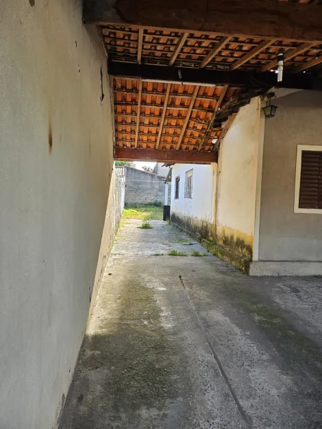 imagem 2 - casa antiga pra reforma ,com dois quartos amplos próximo comércio em geral imagem 2 - casa antiga pra reforma ,com dois quartos amplos próximo comércio em geral
