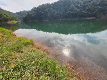 imagem 3 - Excelente terreno pé-na-água localizado no Condomínio Águas de Igaratá, com área total de 8.385 m², sendo 3 lotes (33, 34 e 35). imagem 3 - Excelente terreno pé-na-água localizado no Condomínio Águas de Igaratá, com área total de 8.385 m², sendo 3 lotes (33, 34 e 35).