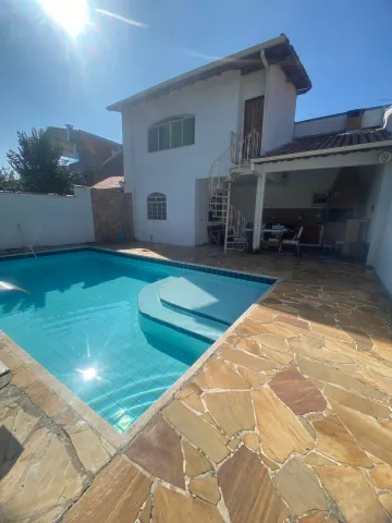 imagem 1 - Ampla casa com edícula, piscina e rendimento garantido no Bosque dos Eucaliptos imagem 1 - Ampla casa com edícula, piscina e rendimento garantido no Bosque dos Eucaliptos