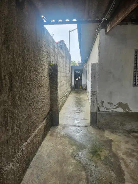 imagem 4 - uma casa boa com dois quartos ,garagem  coberta um amplo espaço nos fundos que da para construir ,rua boa próxima de comércio imagem 4 - uma casa boa com dois quartos ,garagem  coberta um amplo espaço nos fundos que da para construir ,rua boa próxima de comércio